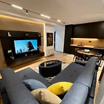Queens Luxury * Tirana