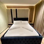 Queens Luxury *
