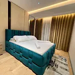 Queens Luxury Apartment Tirana