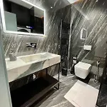 Apartment Queens Luxury
