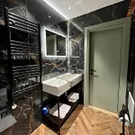 Queens Luxury Apartment Tirana