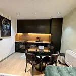 Apartment Queens Luxury Tirana