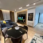 Apartment Queens Luxury