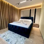 Apartment Queens Luxury