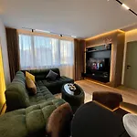 Queens Luxury Apartment Tirana