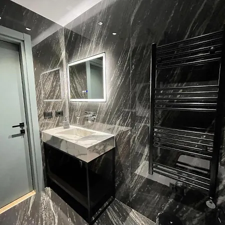 Apartment Queens Luxury Tirana