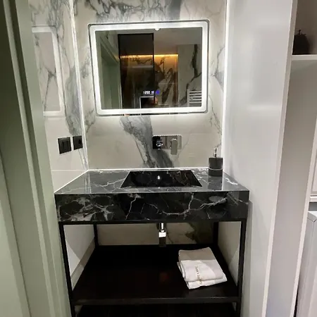 Queens Luxury Apartamento Tirana