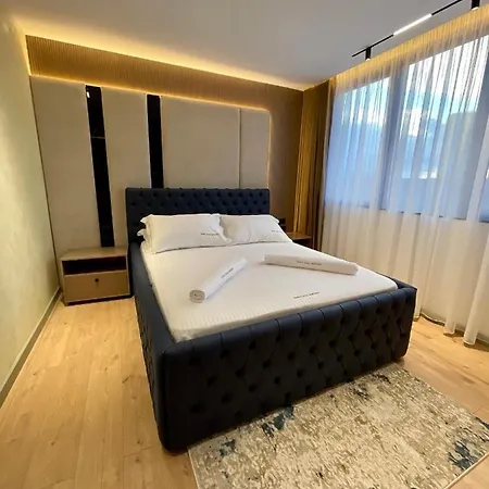 Queens Luxury * Tirana