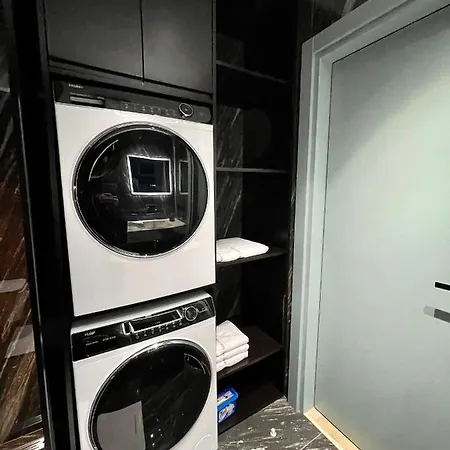 Queens Luxury * Tirana