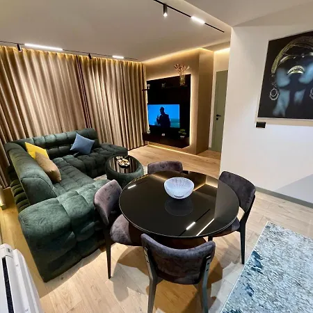 Queens Luxury