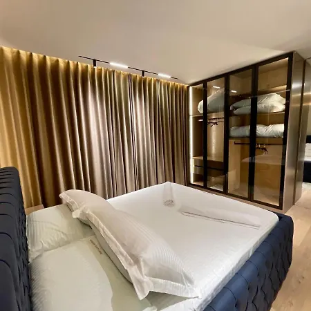 Queens Luxury Apartment *