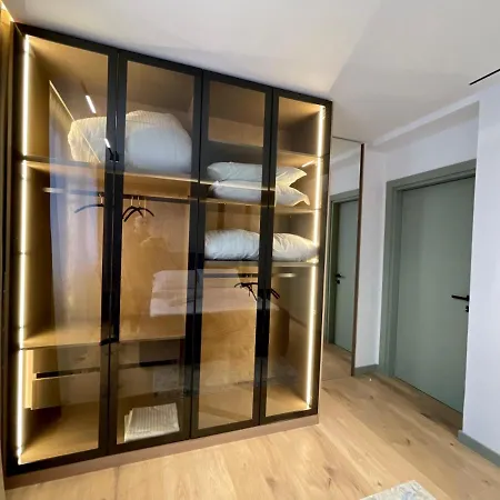 Apartment Queens Luxury