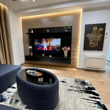 Queens Luxury Тирана