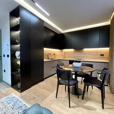 Queens Luxury Apartamento *