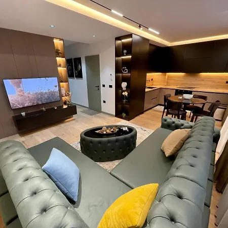 Queens Luxury * Tirana