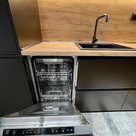 Queens Luxury Apartment Tirana