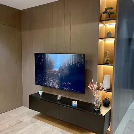 Queens Luxury * Tirana