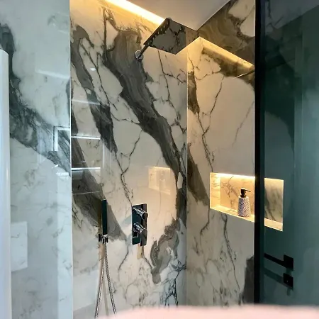 Queens Luxury Apartment Tirana