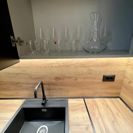 Queens Luxury Apartment Tirana