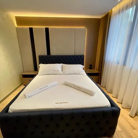 Queens Luxury Apartment