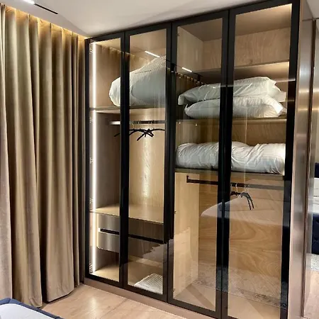 Queens Luxury Apartment