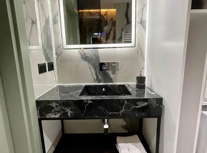 Queens Luxury Apartman Tirana