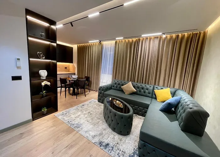 Queens Luxury * Tirana