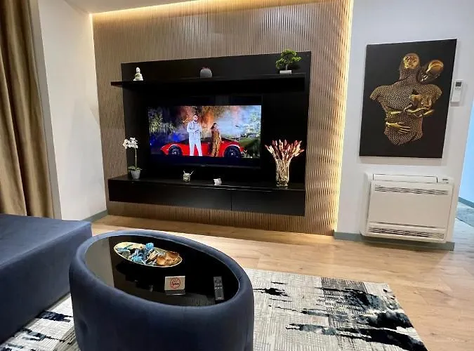 Queens Luxury Tirana